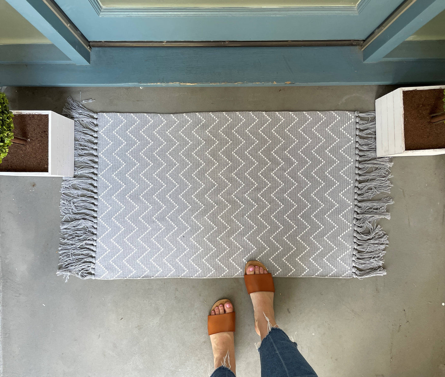 Grey and White Pattern Accent Rug with Fringe