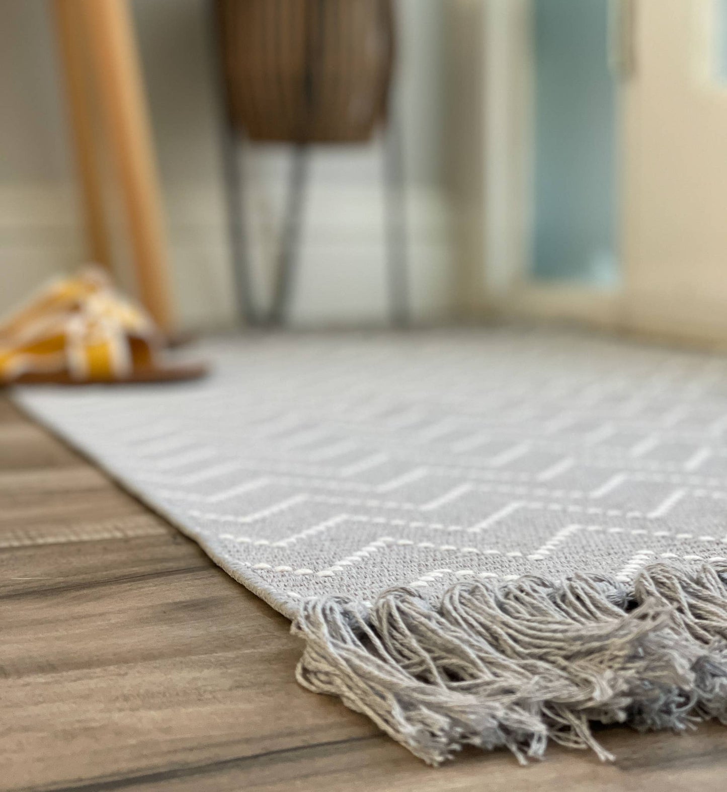 Grey and White Pattern Accent Rug with Fringe